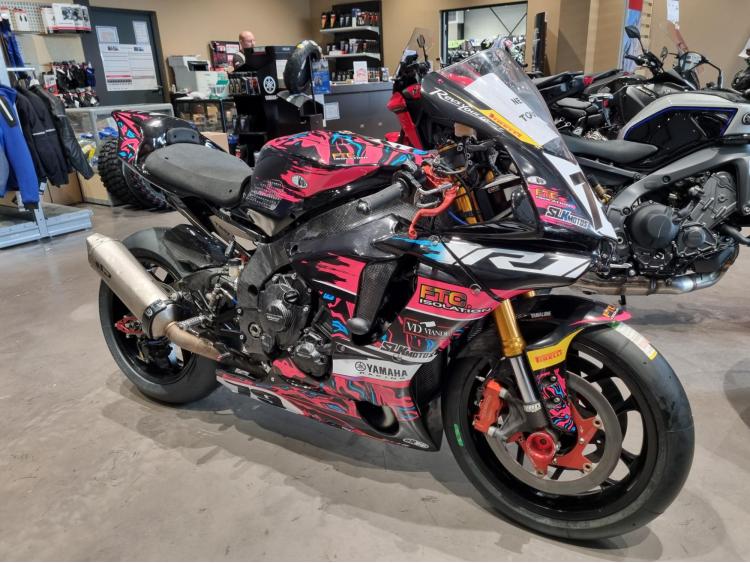 YAMAHA  R1