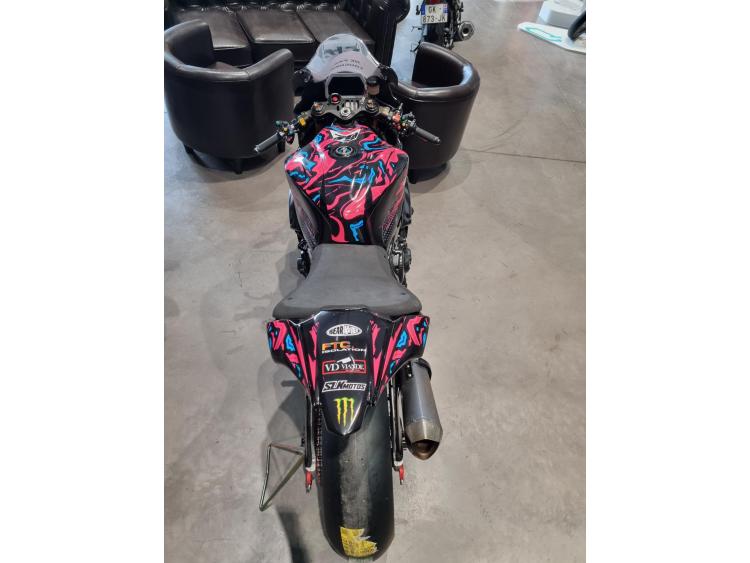 YAMAHA  R1