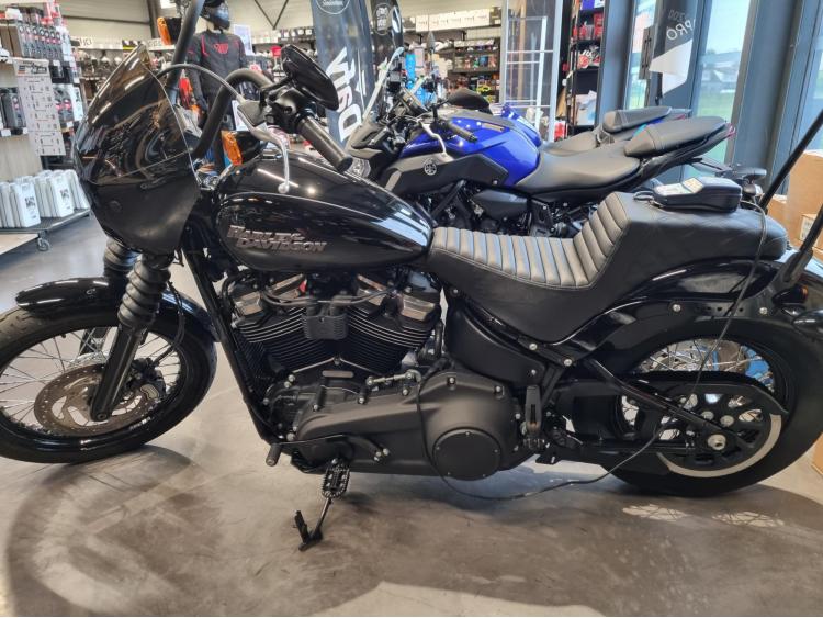 HARLEY-DAVIDSON SOFTAIL STREET BOB 107 